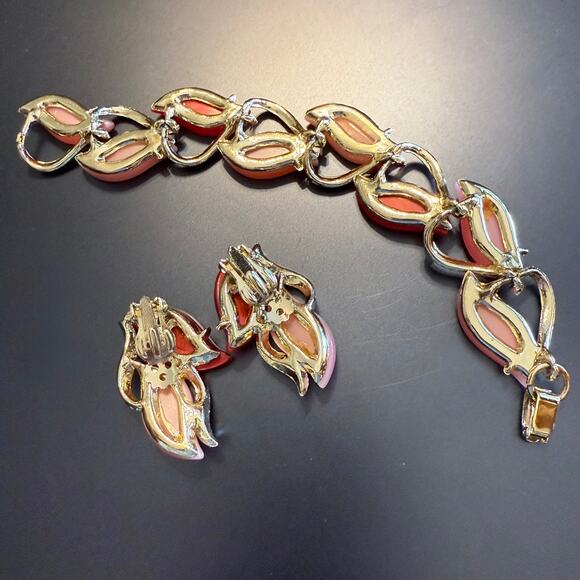 Unsigned Vintage Pink & Red Bracelet & Clip On Earrings Set - Picture 7 of 8